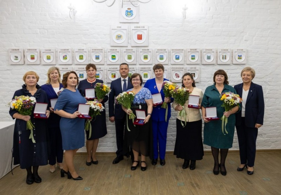 В Псковской области наградили заслуженных педагогических работников
