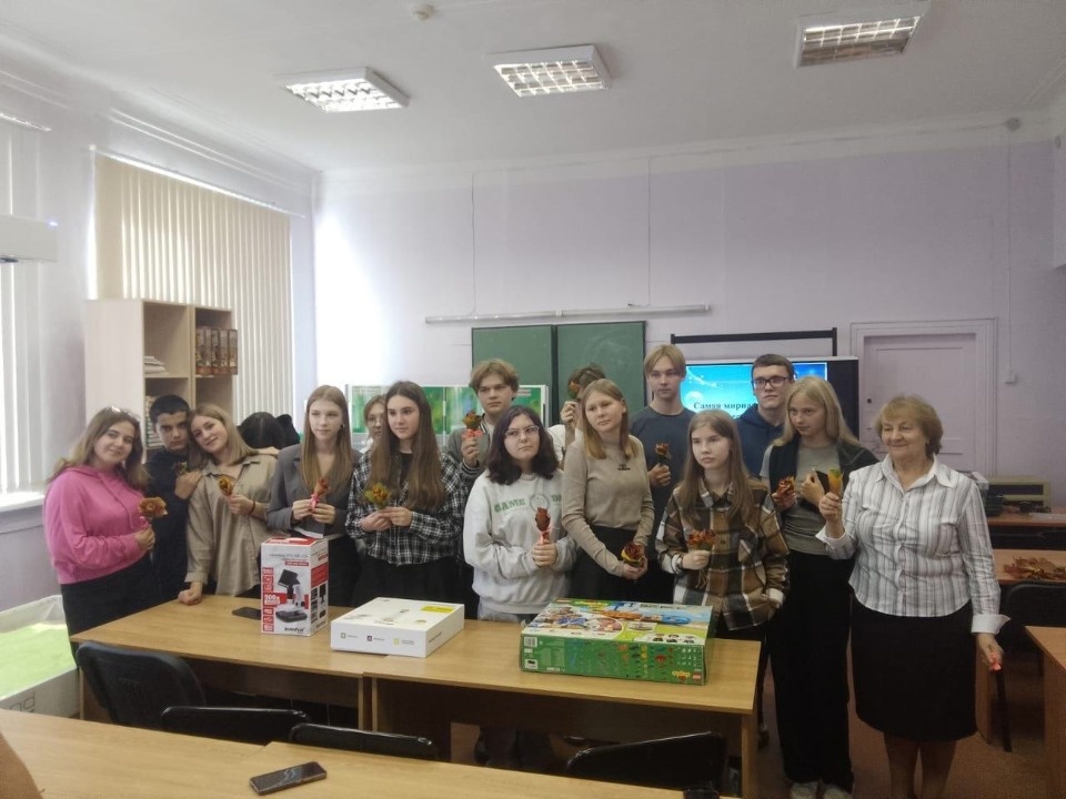 Школьники Псковской области продолжают знакомиться с профессиями Школьники Псковской области продолжают знакомиться с профессиями