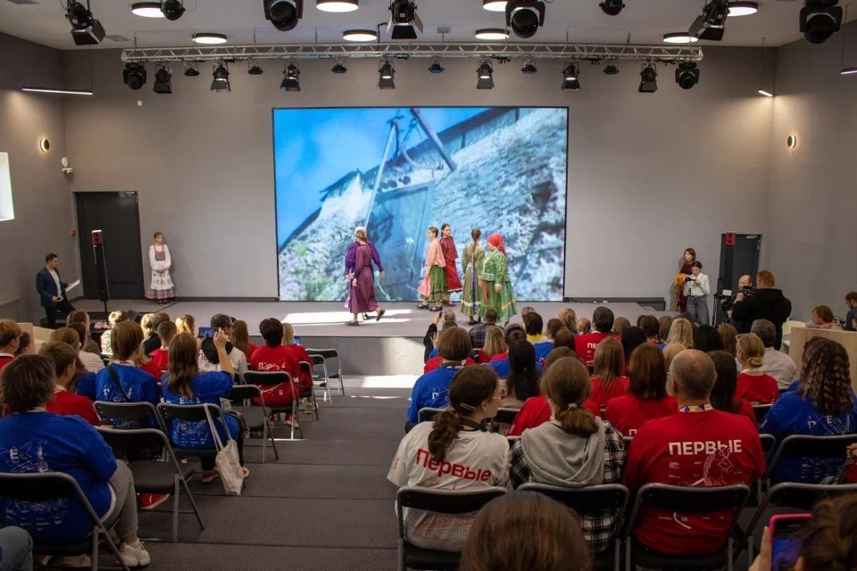 В Пскове проходит детско-родительский форум «Родные-любимые»