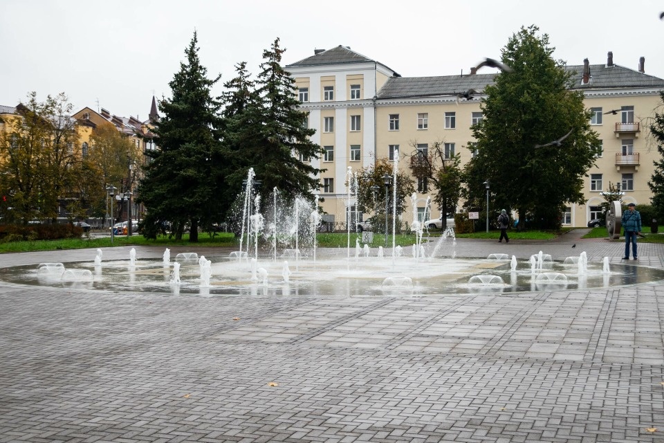 Вокруг фонтана на Четырех углах в Пскове после консервации появится забор