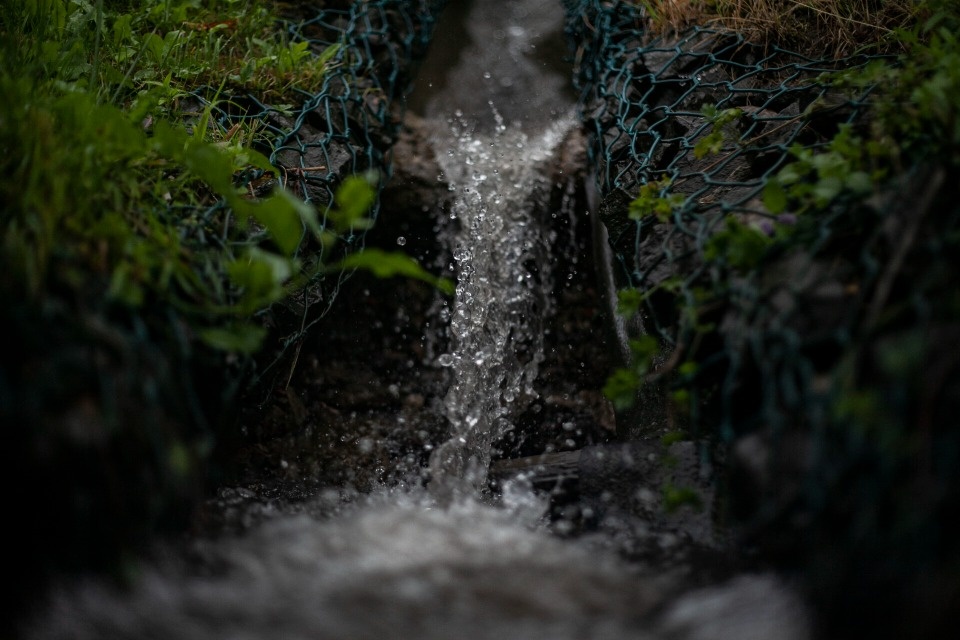 Псковские энергетики работают в режиме повышенной готовности из-за ливней и сильного ветра