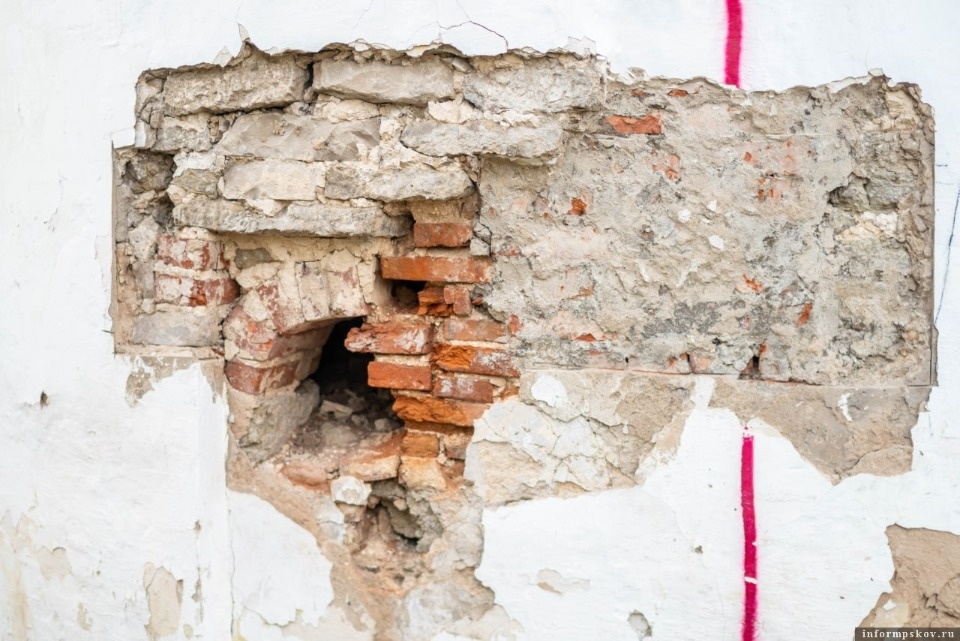 Псковские реставраторы обнаружили неожиданную находку в одном из храмов 