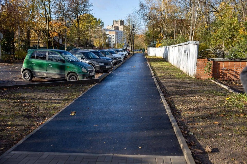 В Пскове тротуары уложат почти до конца улицы Госпитальной В Пскове тротуары уложат почти до конца улицы Госпитальной