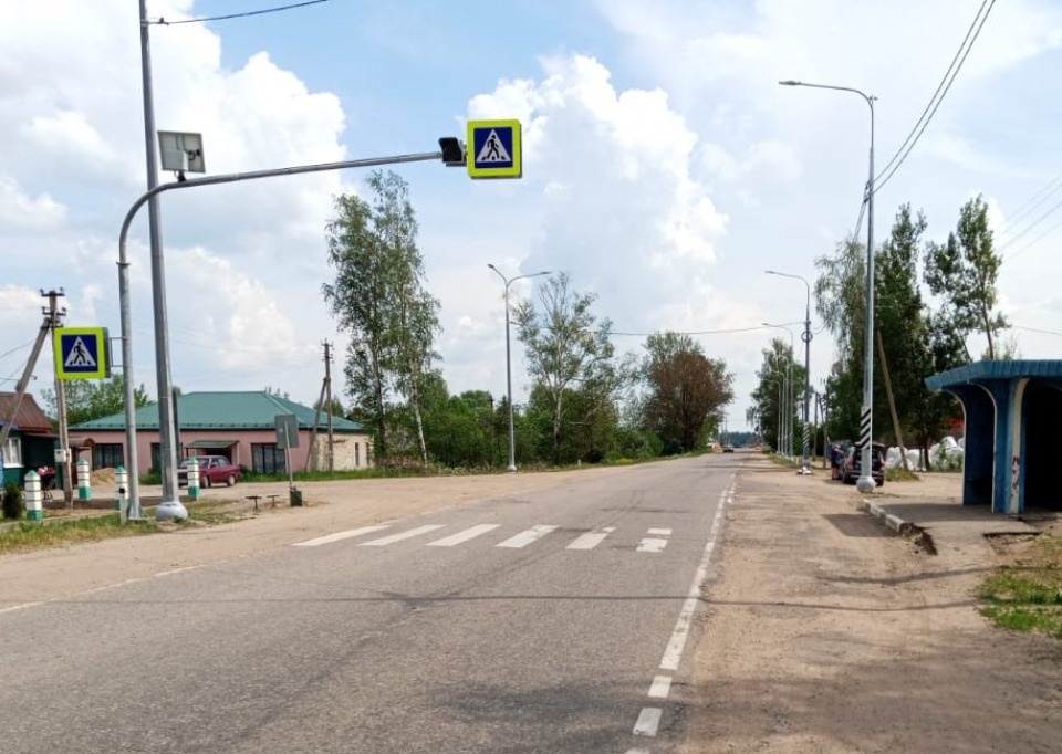 Новые линии освещения заработали на четырех участках трассы А-122 в Псковской области