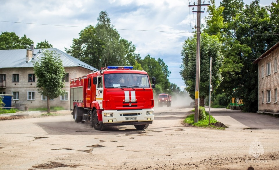 Водомаркет горел на улице Печорской в Пскове