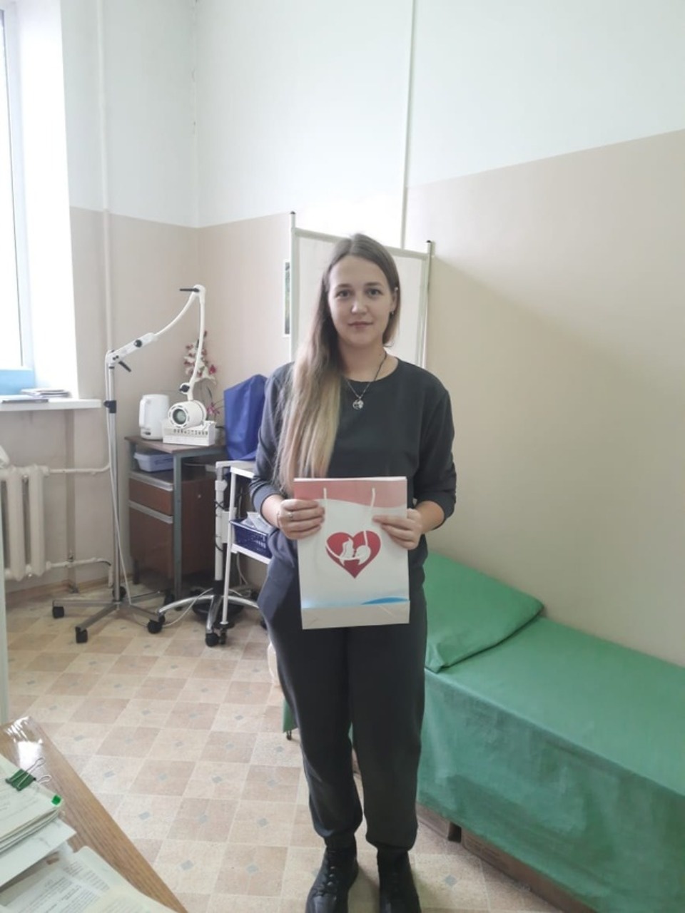 В Великих Луках вручили первые подарочные наборы «Мама, я жду тебя»