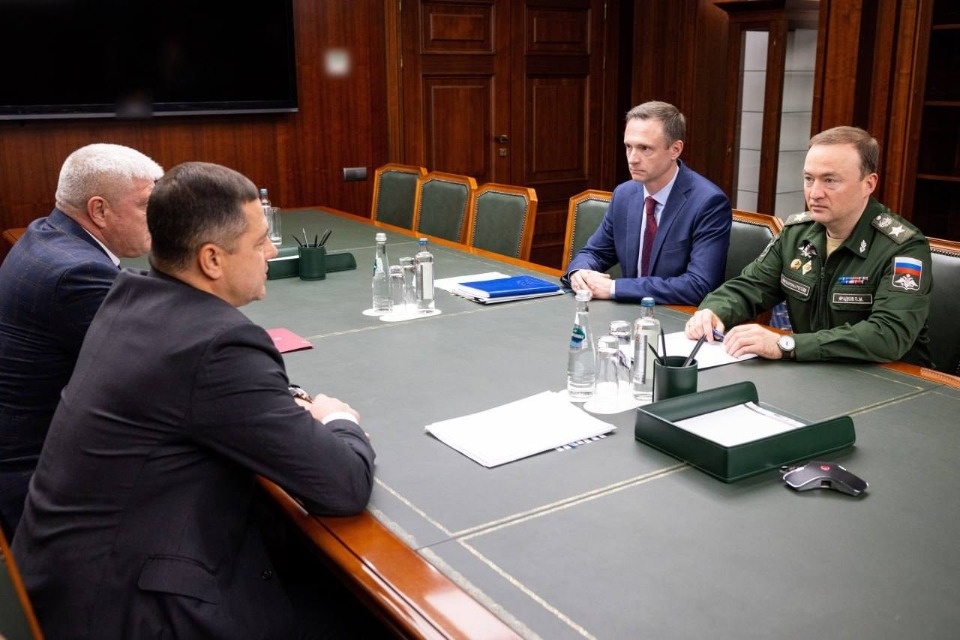 Развитие общественных территорий Псковской области обсудили Михаил Ведерников и замминистра обороны Павел Фрадков Развитие общественных территорий Псковской области обсудили Михаил Ведерников и замминистра обороны Павел Фрадков