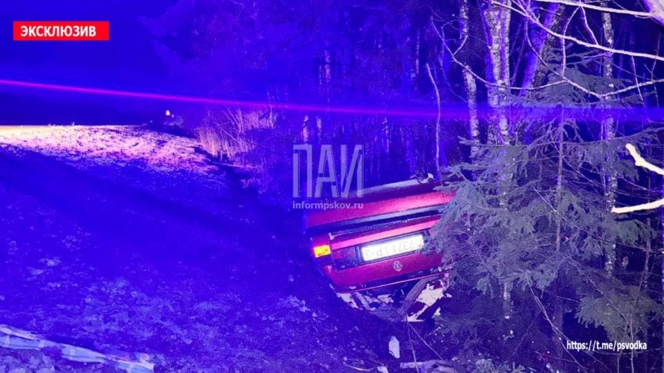 Водителя госпитализировали в тяжелом состоянии в результате ДТП в Плюсском районе Водителя госпитализировали в тяжелом состоянии в результате ДТП в Плюсском районе