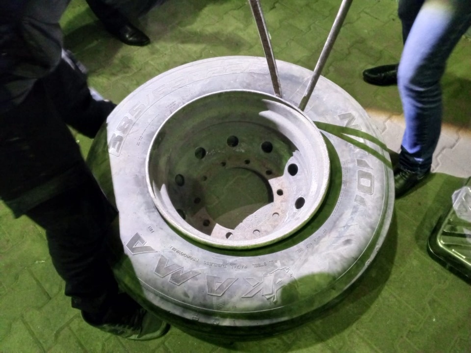 Более 110 кг наркотиков в грузовике из ЕС обнаружили псковские таможенники