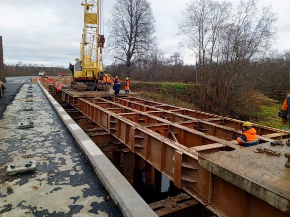 Ремонт моста на автодороге Борки – Стайки завершают в Великолукском районе