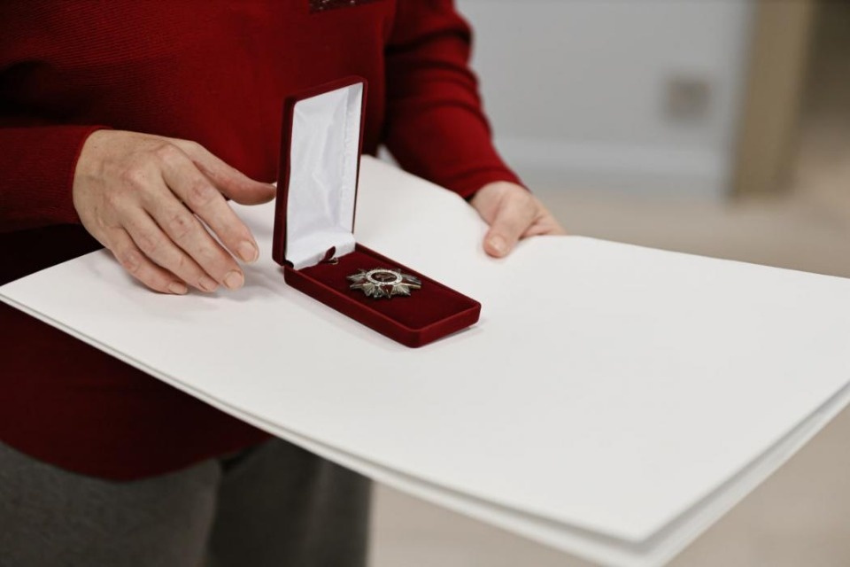 Орден псковского солдата, найденный в Чечне, передали его внучке