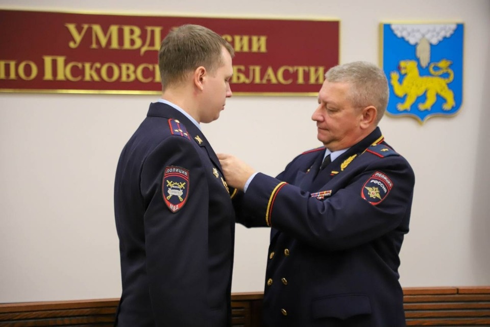 Министр внутренних дел вручил медаль «За спасение погибавших» псковскому полицейскому Министр внутренних дел вручил медаль «За спасение погибавших» псковскому полицейскому