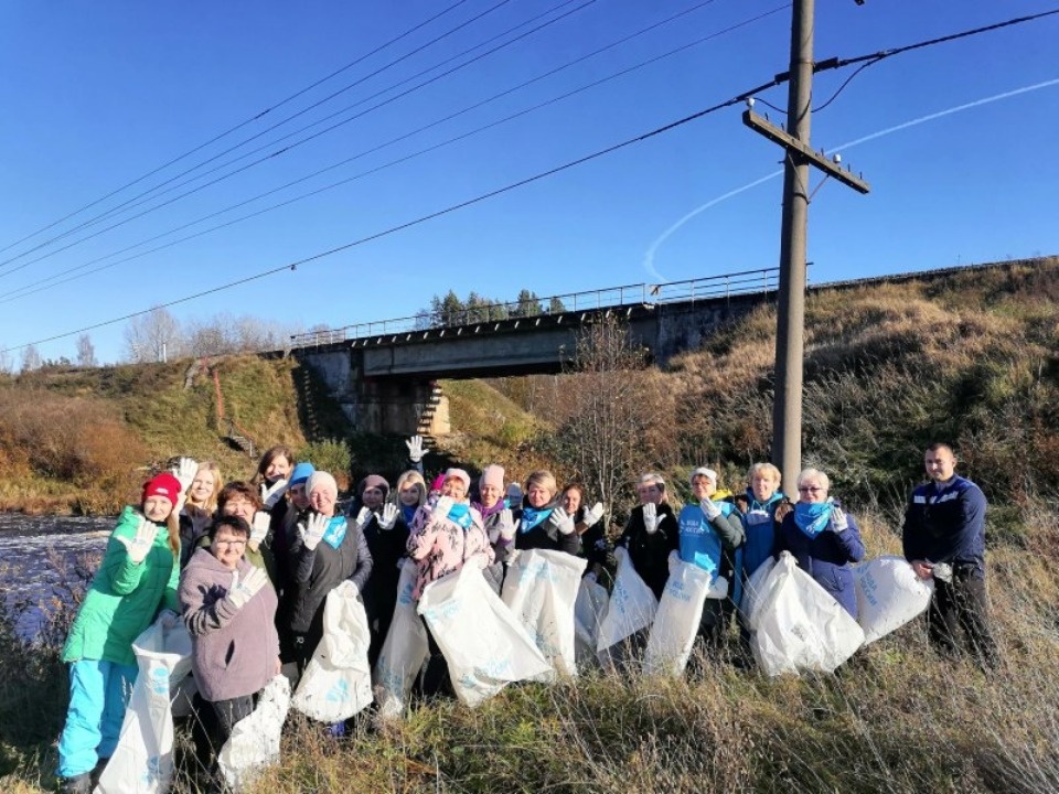Порядка 82 км береговой линии водоемов Псковской области очистили от мусора Порядка 82 км береговой линии водоемов Псковской области очистили от мусора