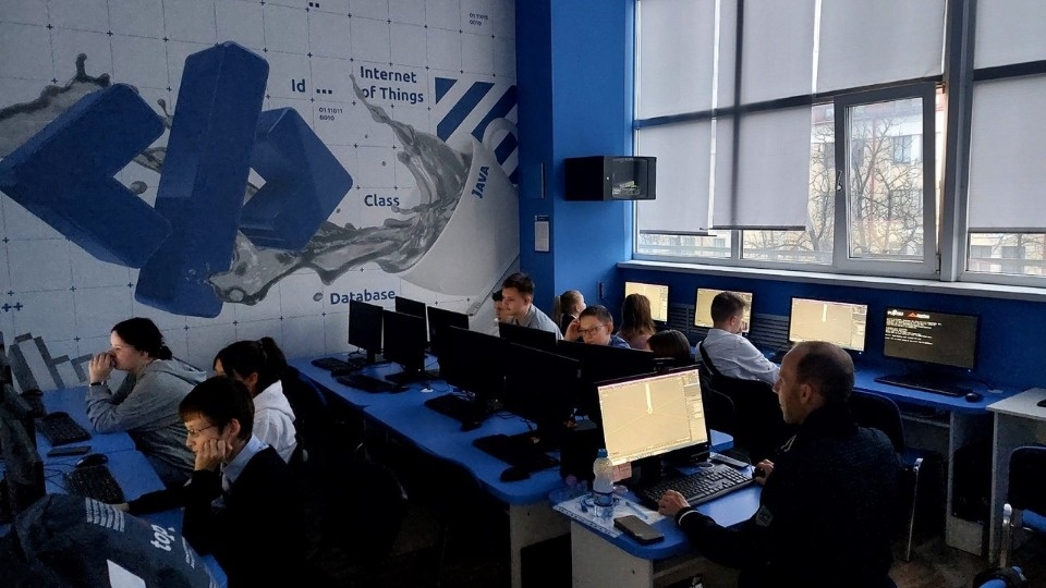 Школьники Псковской области продолжают знакомиться с профессиями