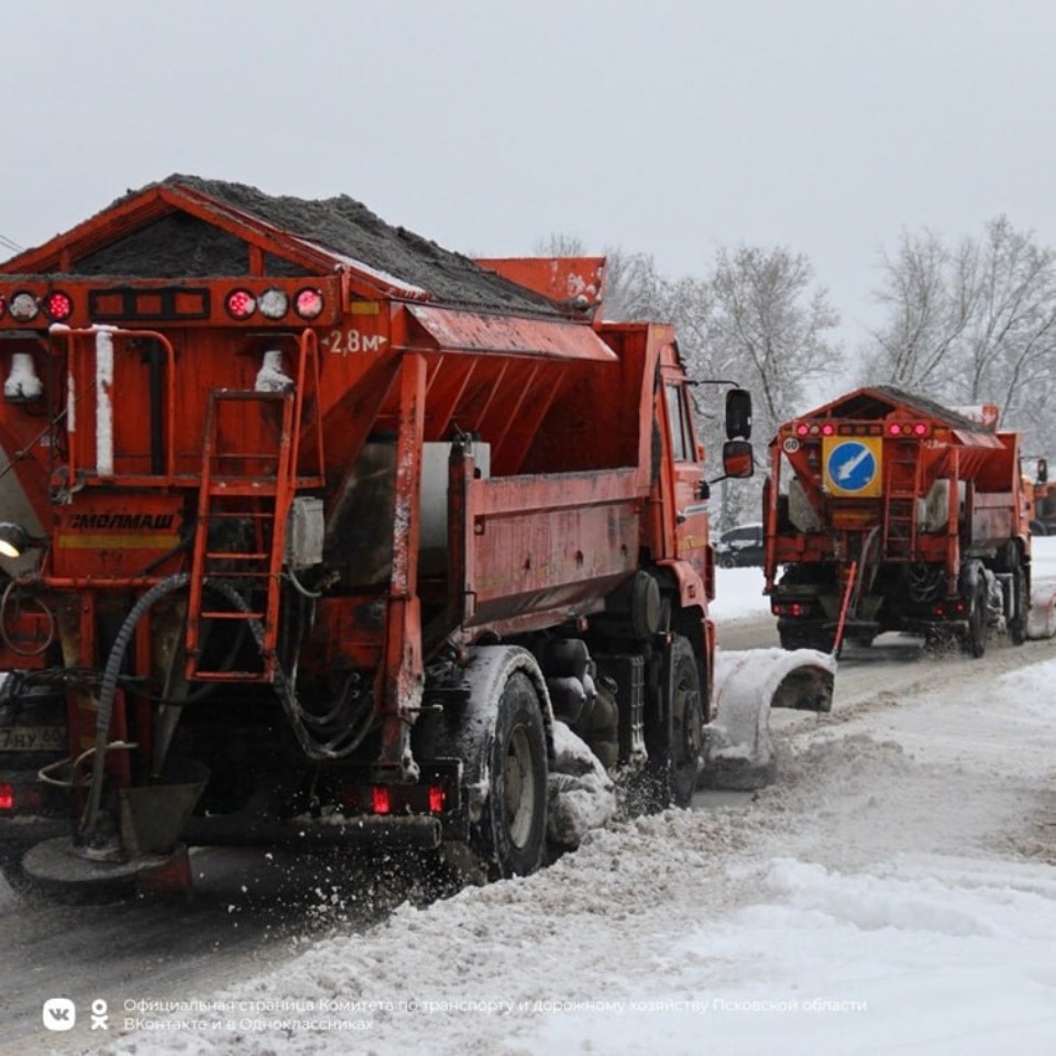 Подготовка к зимнему содержанию региональных дорог проводится в Псковской области Подготовка к зимнему содержанию региональных дорог проводится в Псковской области