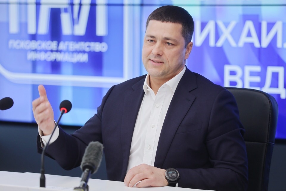 Псковский губернатор поздравил работников налоговой службы с профессиональным праздником Псковский губернатор поздравил работников налоговой службы с профессиональным праздником