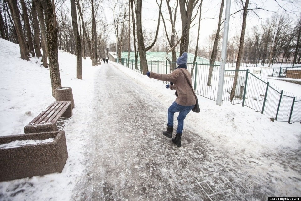 Сильный ветер и гололед ожидаются в Псковской области 25 ноября Сильный ветер и гололед ожидаются в Псковской области 25 ноября