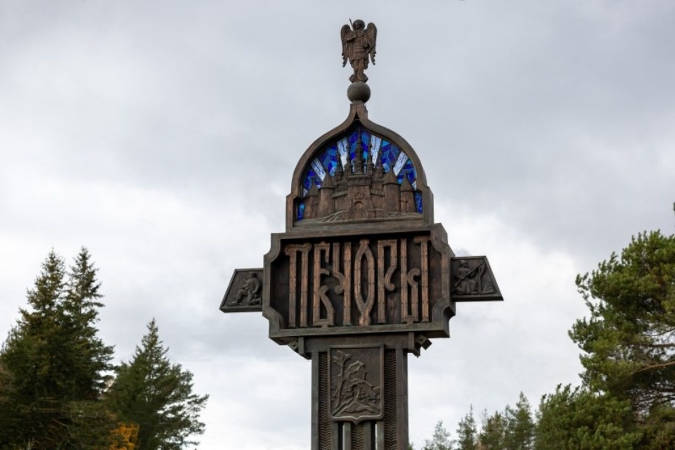 Въездные стелы Печор и Пскова претендуют на звание лучших в России Въездные стелы Печор и Пскова претендуют на звание лучших в России
