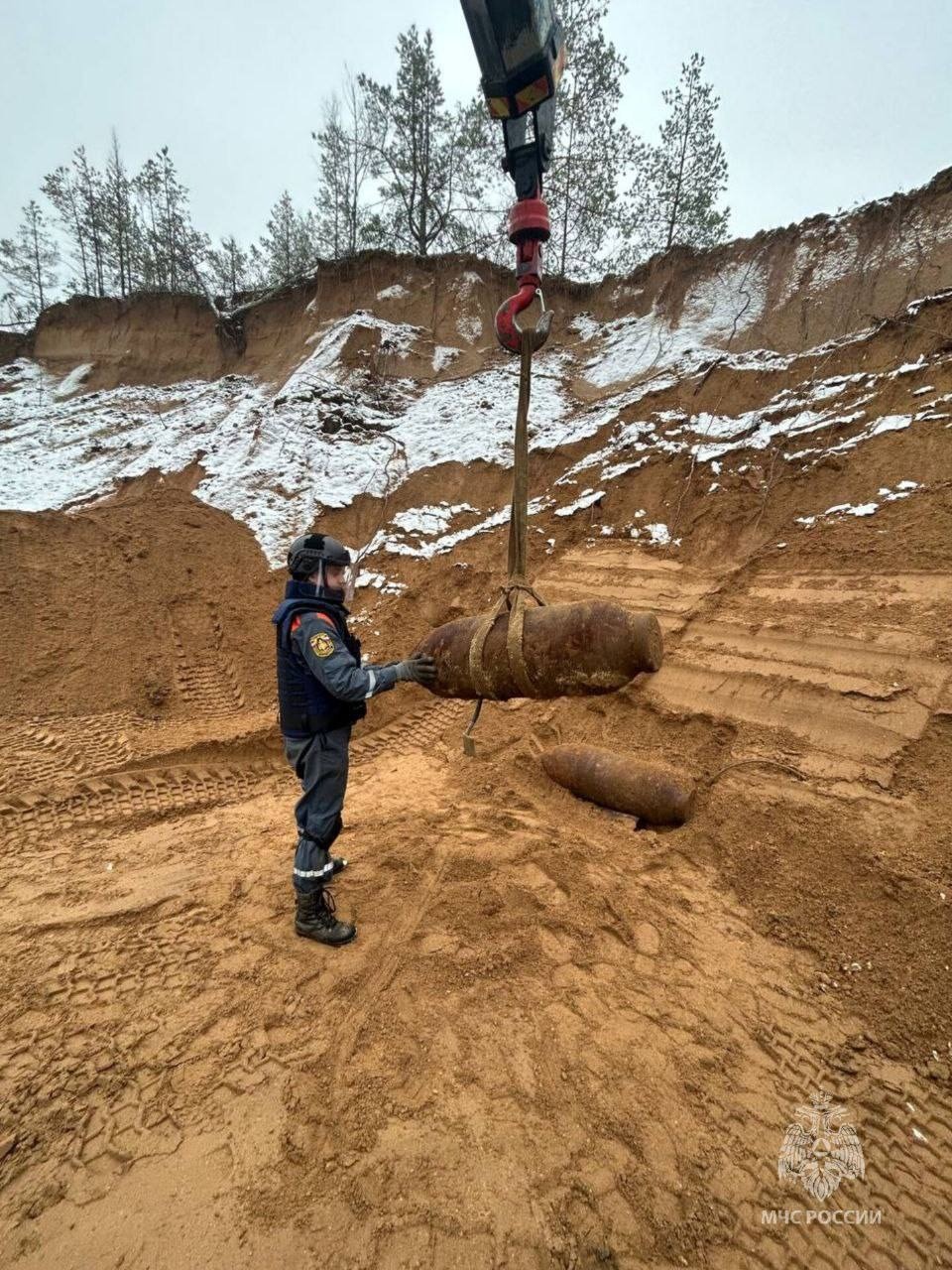 Шесть авиабомб уничтожили пиротехники МЧС в Псковской области Шесть авиабомб уничтожили пиротехники МЧС в Псковской области