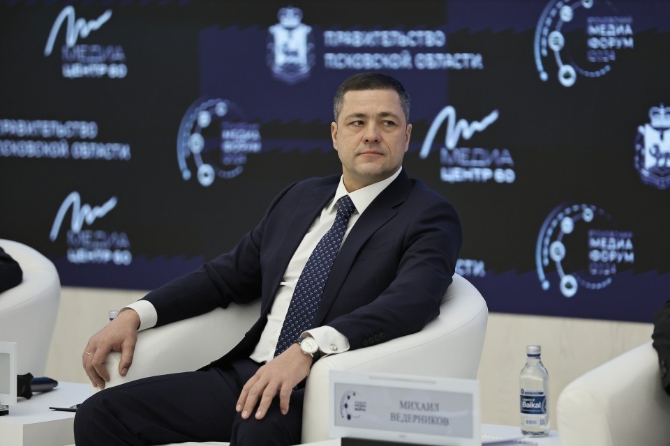 Ведерников пригласил в Псковскую область всех, кто хочет посмотреть на настоящую демократию