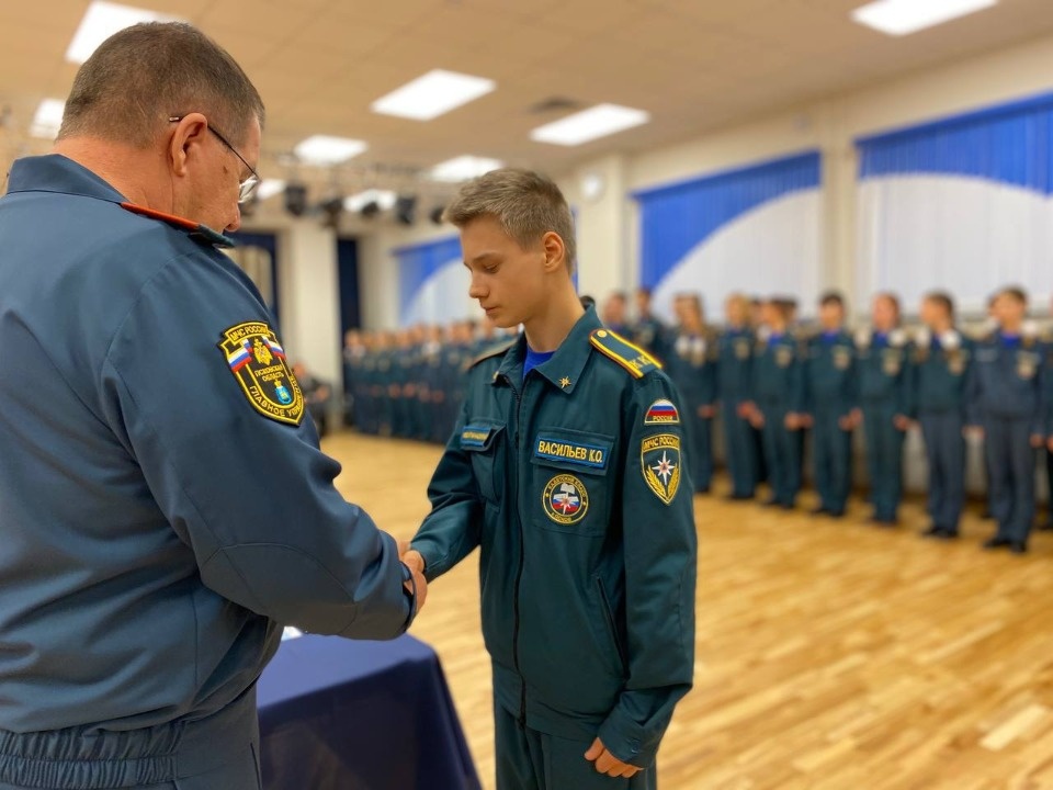 Ученики 8-х и 10-х классов Гимназии №29 в Пскове вступили в ряды кадетского движения Ученики 8-х и 10-х классов Гимназии №29 в Пскове вступили в ряды кадетского движения