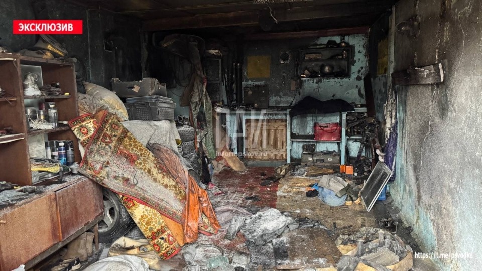 Владелец гаража пострадал на пожаре в Пскове