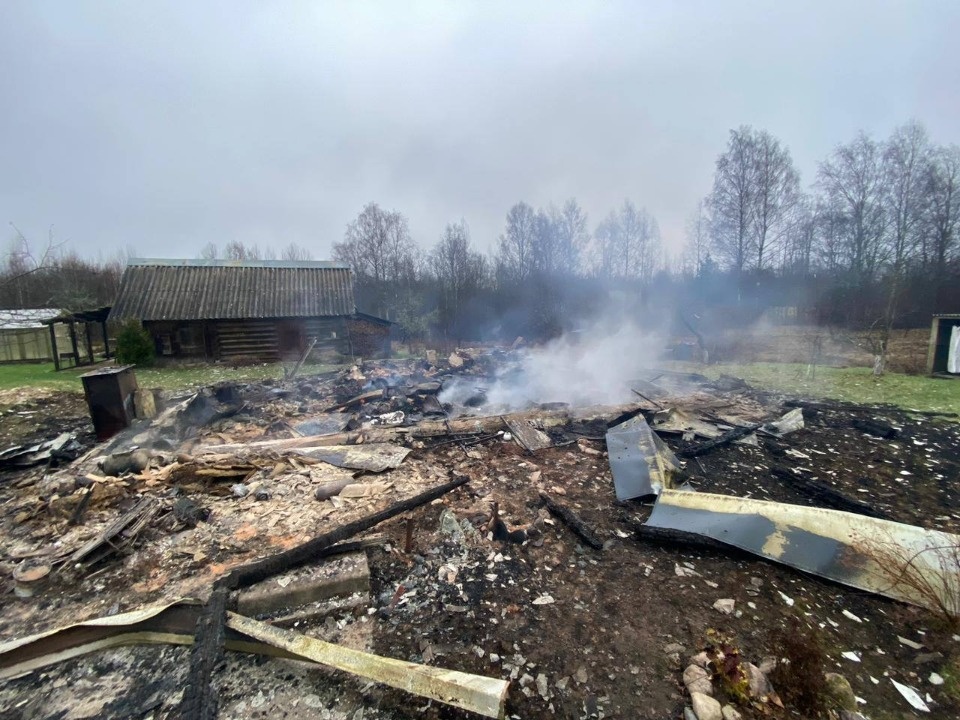 Следователи проводят проверку по факту гибели мужчины на пожаре в Стругокрасненском районе Следователи проводят проверку по факту гибели мужчины на пожаре в Стругокрасненском районе