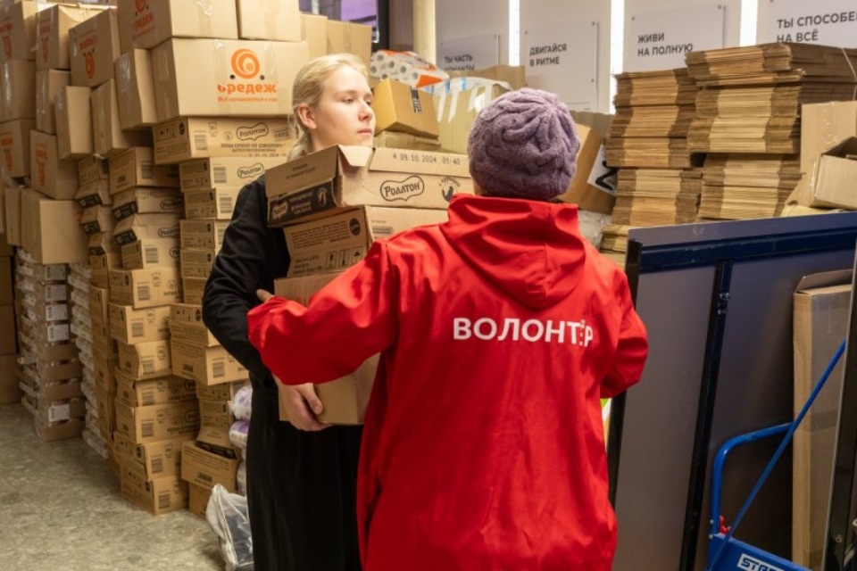 Более 10 тонн гуманитарного груза отправили в Курск жители Псковской области Более 10 тонн гуманитарного груза отправили в Курск жители Псковской области
