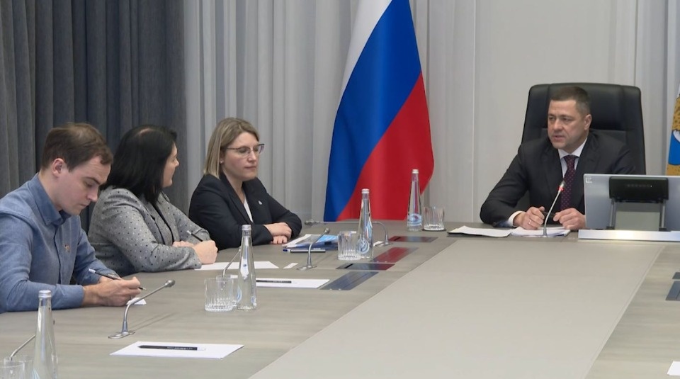 Итоговый вариант проекта «Земский муниципальный служащий» обсудил Михаил Ведерников с псковскими депутатами