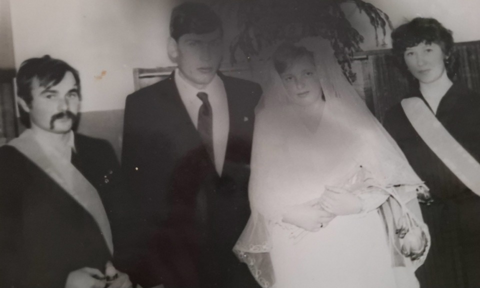 Себежанка отдала свадебное платье на изготовление маскировочной сети для участников спецоперации