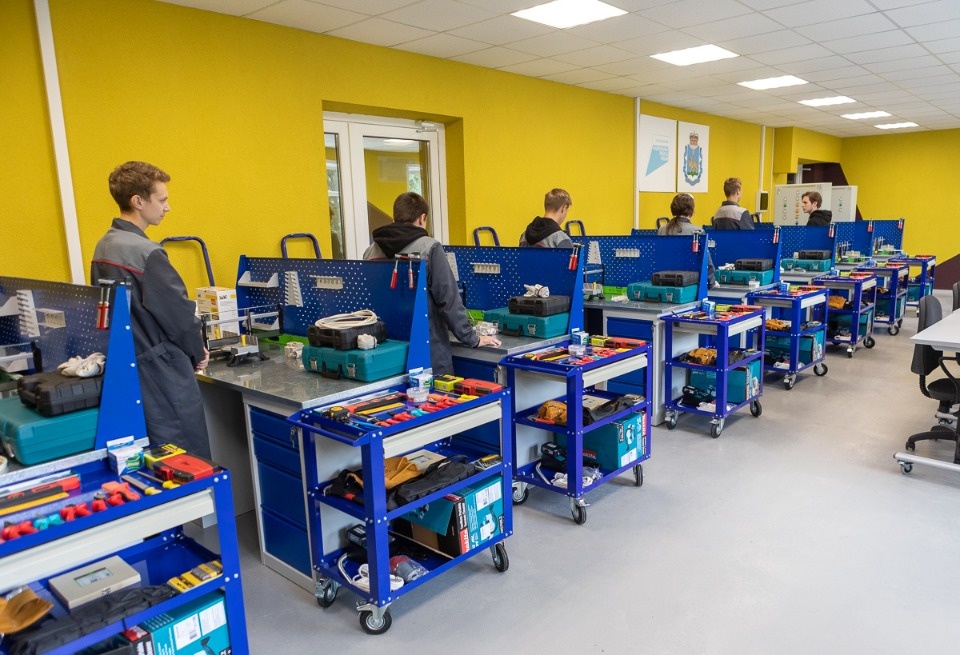  Сотрудники завода «Титан-Полимер» пригласили выпускников Псковского агротехнического колледжа на работу