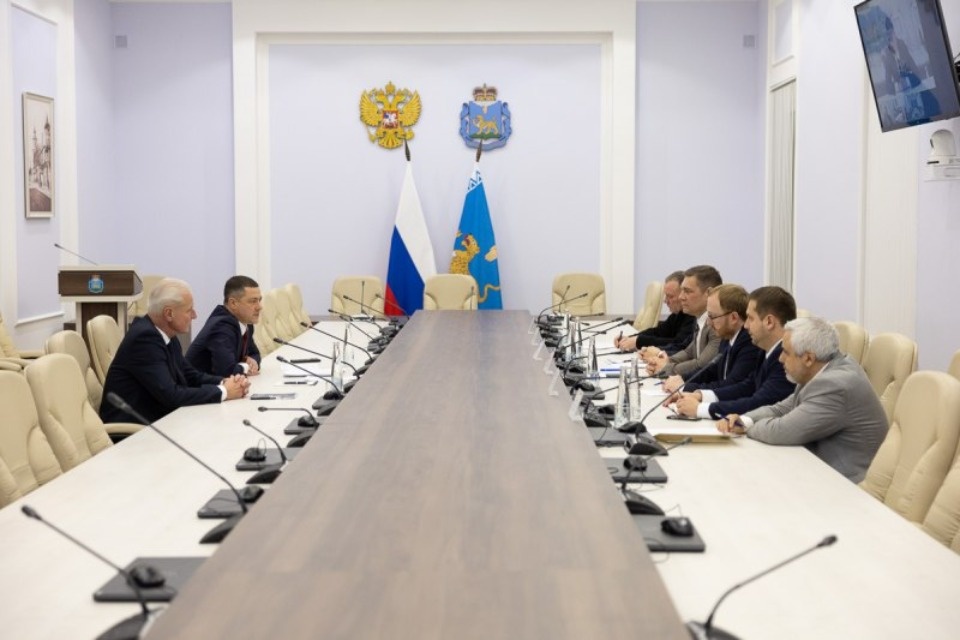 Михаил Ведерников провел несколько встреч с фракциями Псковского областного Собрания