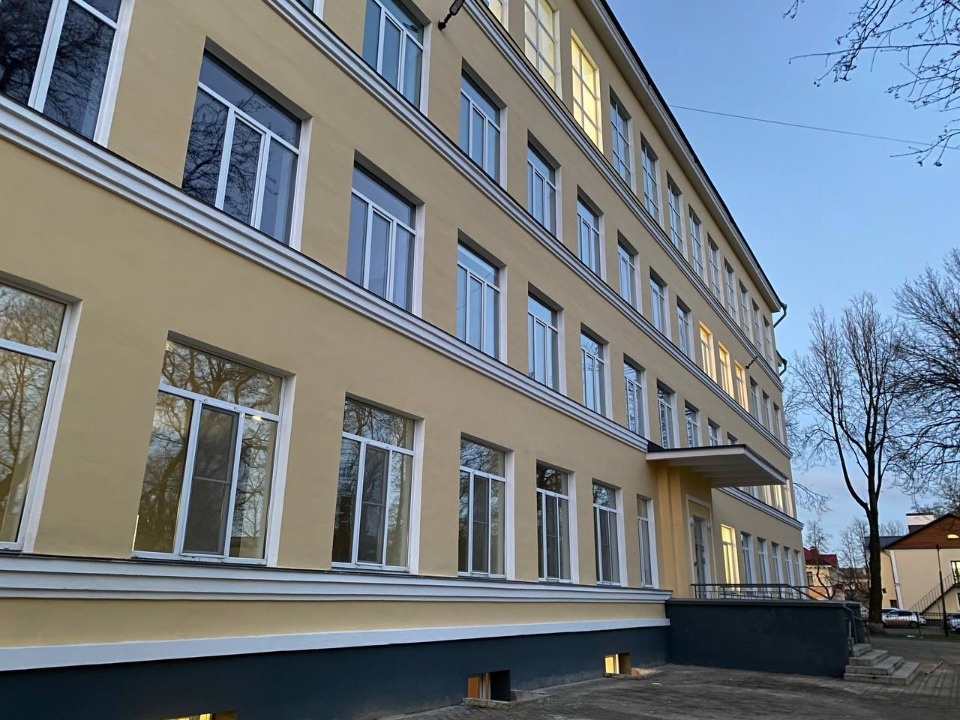 Капитальный ремонт школы №2 завершается в Пскове