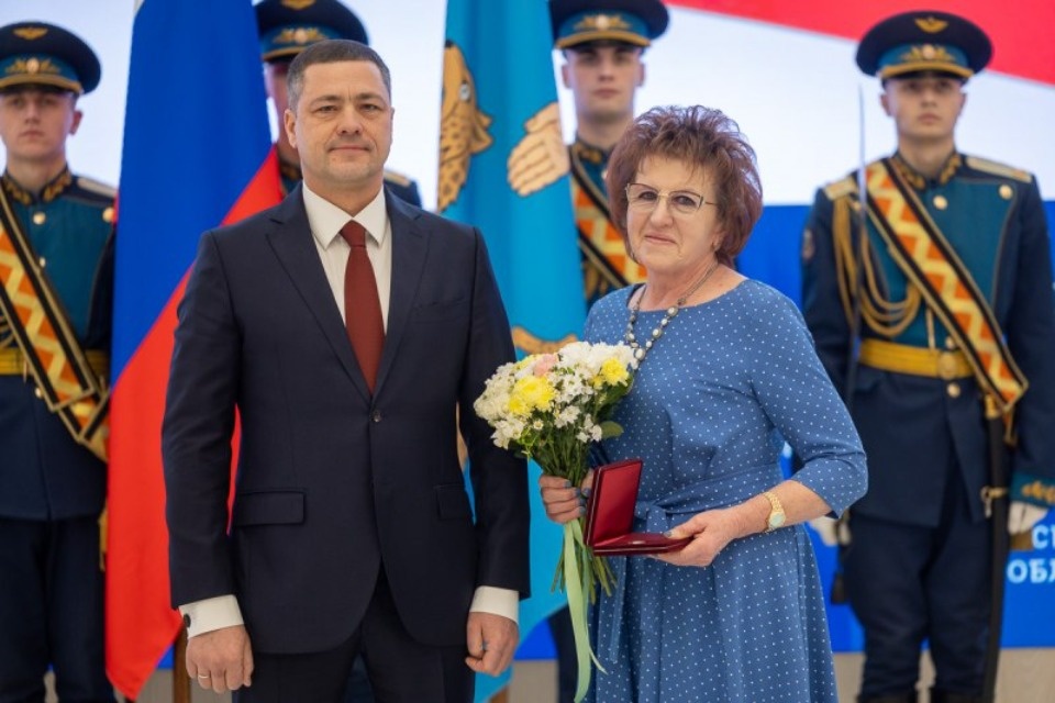 Михаил Ведерников наградил псковичей за вклад в развитие России и региона