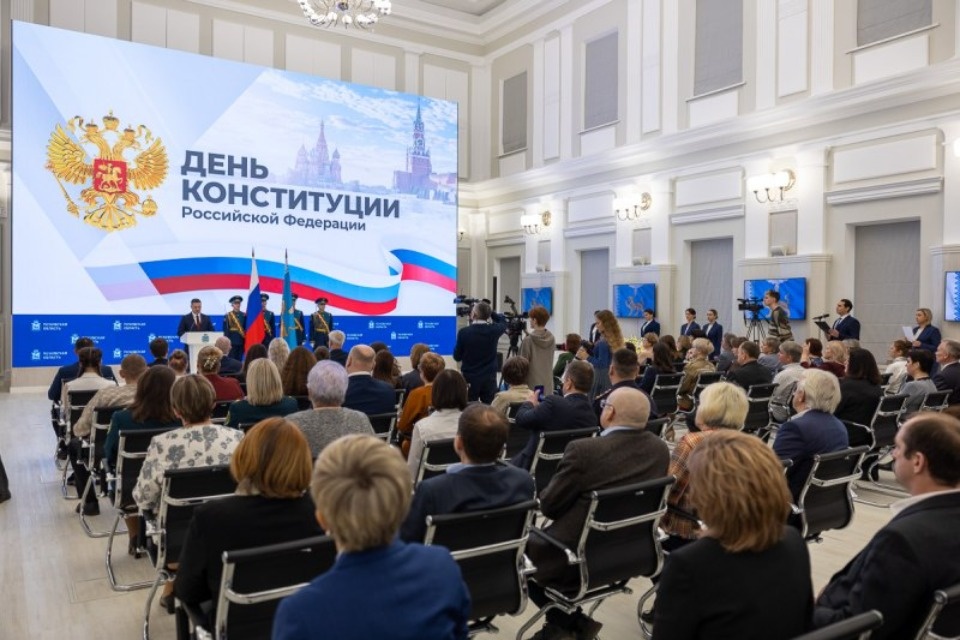 Михаил Ведерников наградил псковичей за вклад в развитие России и региона