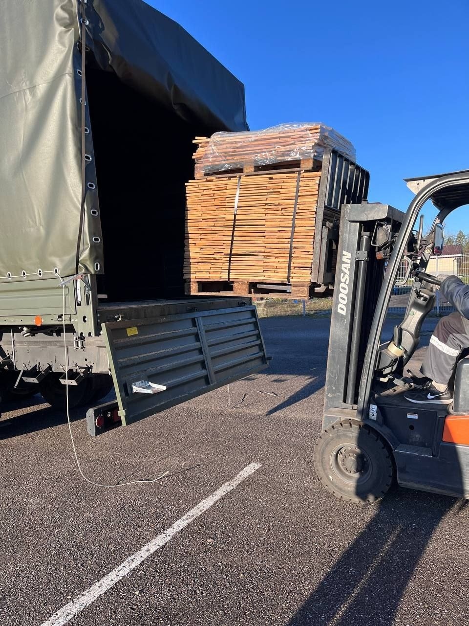 Стройматериалы, квадрокоптеры и мебель передали псковские таможенники на нужды СВО Стройматериалы, квадрокоптеры и мебель передали псковские таможенники на нужды СВО