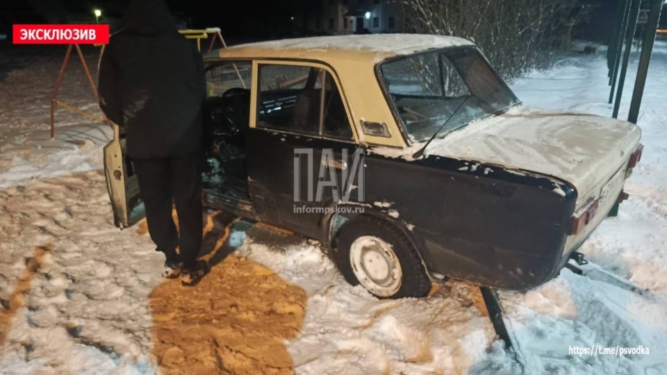 В Островском районе несовершеннолетний водитель учинил ДТП В Островском районе несовершеннолетний водитель учинил ДТП