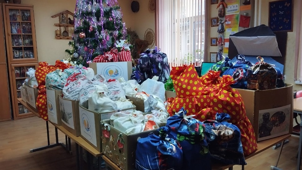 Детский центр «Надежда» собрал новогодние подарки для бойцов СВО