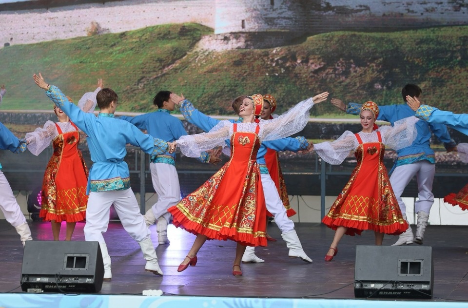 Хореографический ансамбль «Русские узоры» получил новое звание 