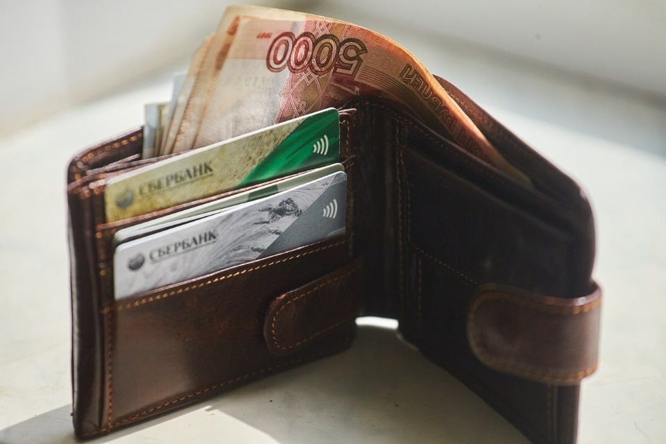 В Псковской области в 2025 году вырастут зарплаты муниципальных служащих