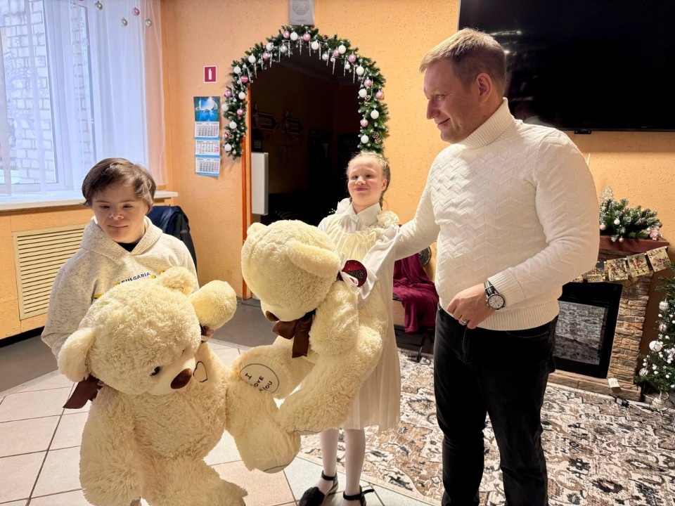 Избирательная комиссия Псковской области исполнила новогодние желания четырех воспитанников дома-интерната