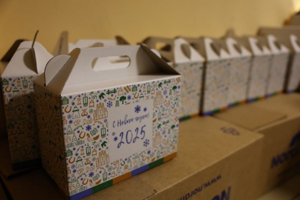 Дети Геническа получат около 230 новогодних подарков из Псковской области