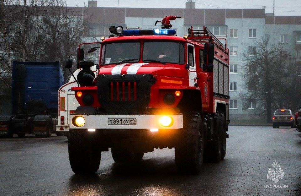 Мужчина погиб на пожаре в жилом доме в Порхове Мужчина погиб на пожаре в жилом доме в Порхове