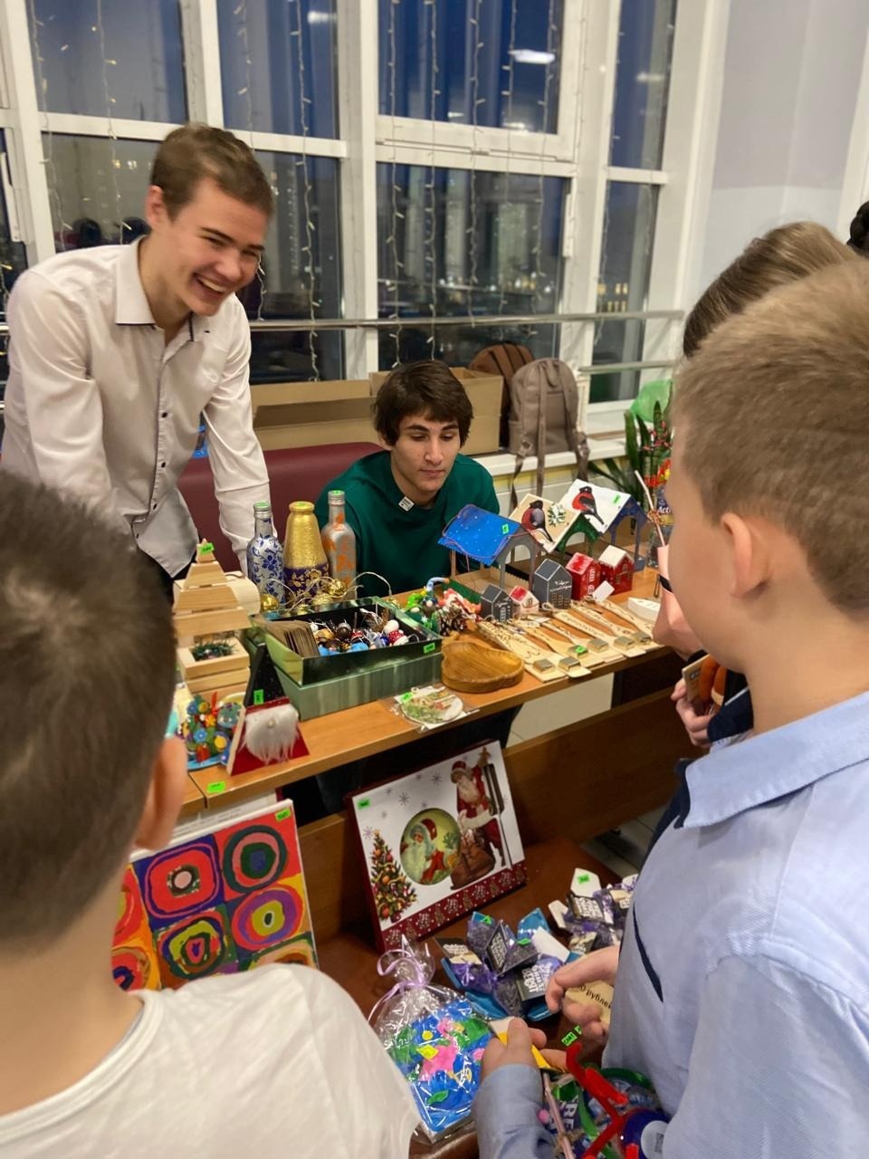 Рождественская благотворительная ярмарка прошла в гимназии в Пскове