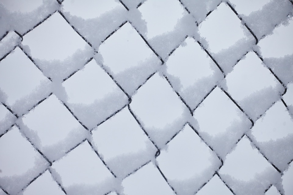 Энергетики работают в режиме повышенной готовности в Псковской области из-за метели