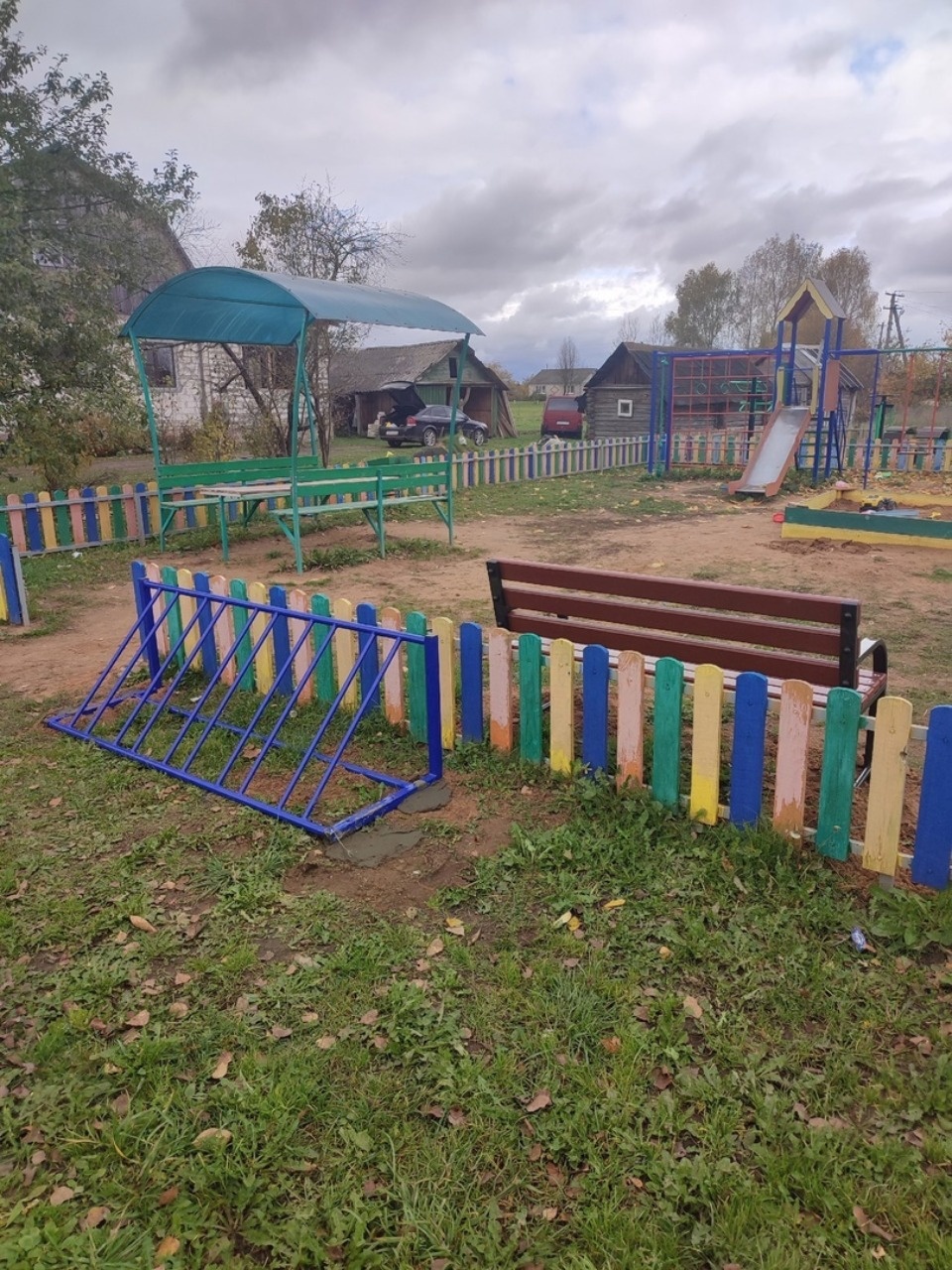 Детскую площадку благоустроили в деревне Орша Новоржевского района