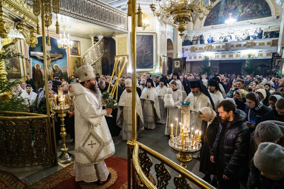 Митрополит Матфей совершил литургию в Псково-Печерском монастыре
