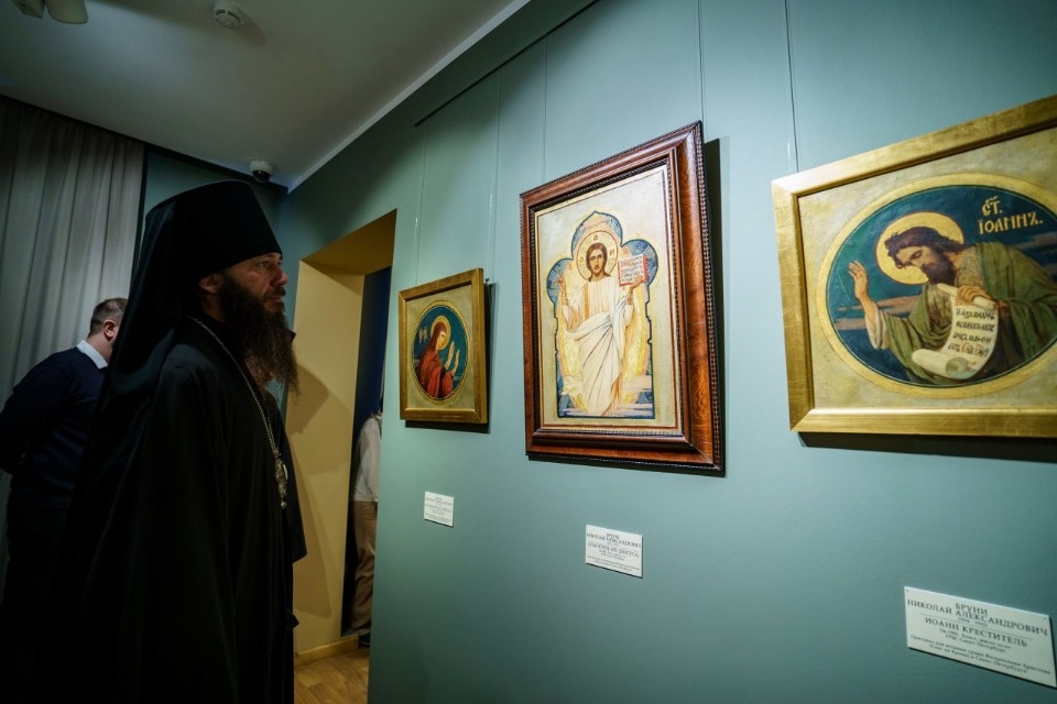 Выставка «Вслед за Христом» будет работать в картинной галерее в Печорах до осени