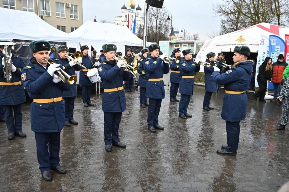 В Пскове открылась выставка трофейной военной техники В Пскове открылась выставка трофейной военной техники