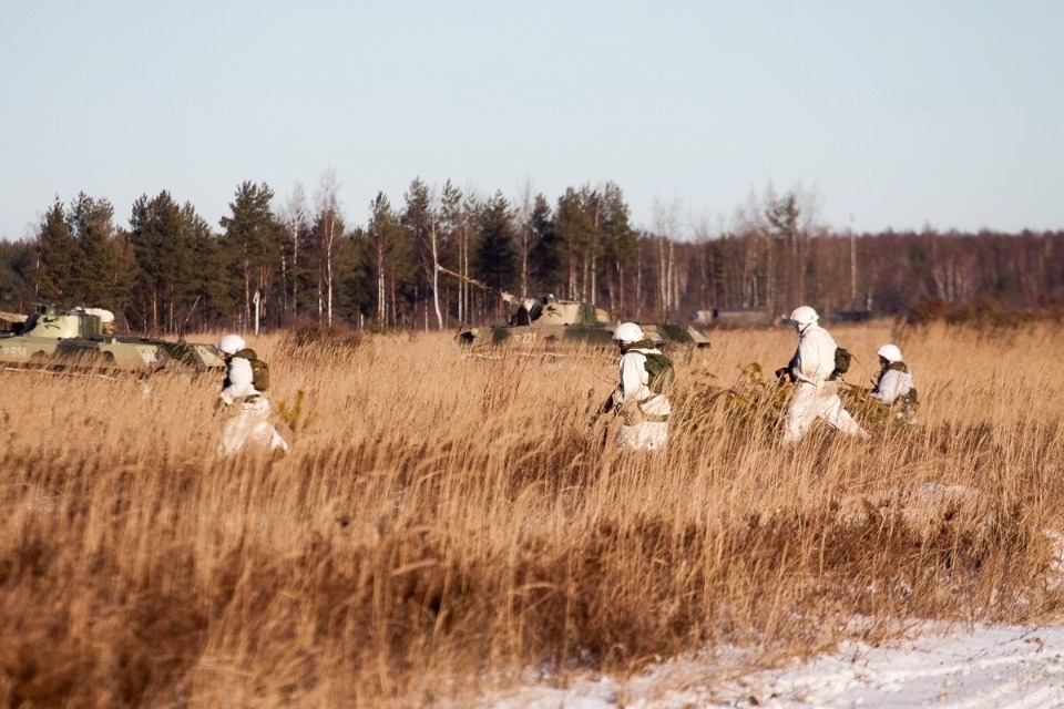 Практические учения возобновляются на военном полигоне в Пскове Практические учения возобновляются на военном полигоне в Пскове